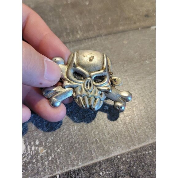 Metal AS IS scary skull Halloween decor accessory - Picture 3 of 4